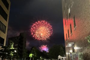 打ち上げ花火、下から見るか？横から見るか？